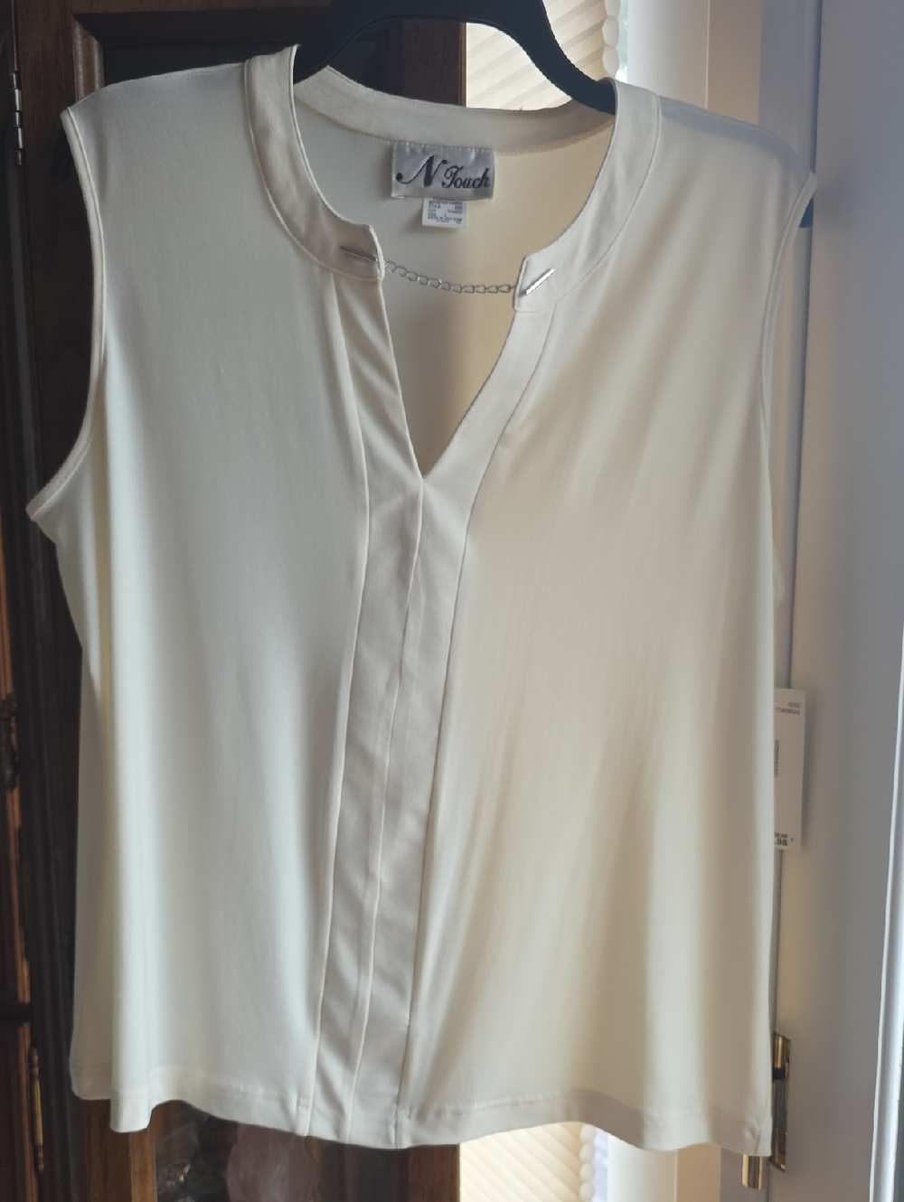 N Touch Cream Sleeveless V-Neck Blouse